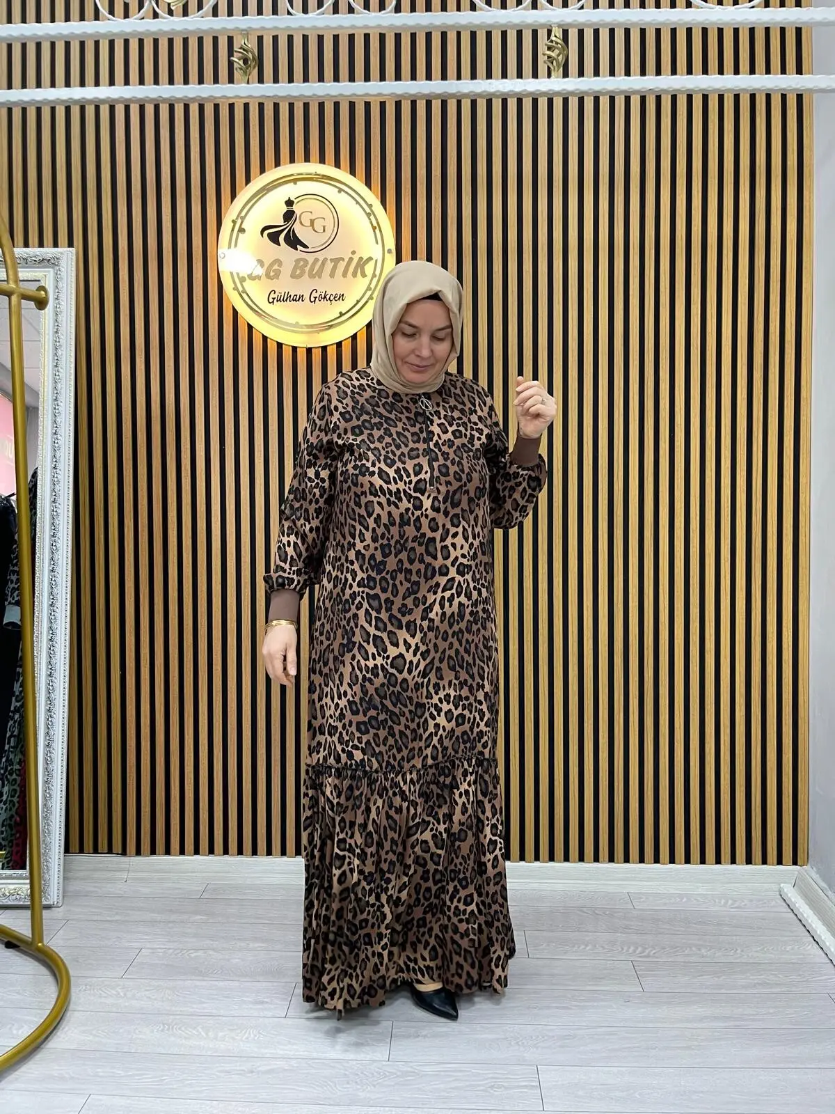 Ayşe Akay Leoparlı Desenli Elbise