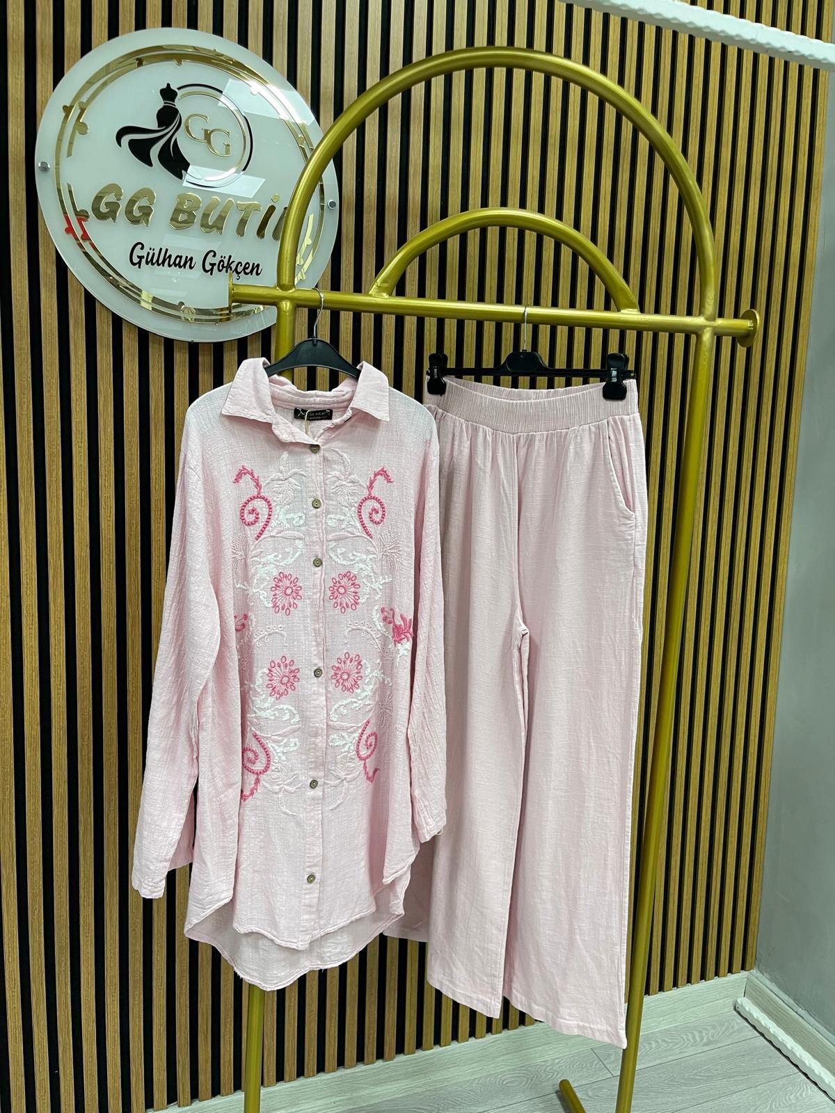 Ayşe Akay Pembe Nakışlı Keten Takım