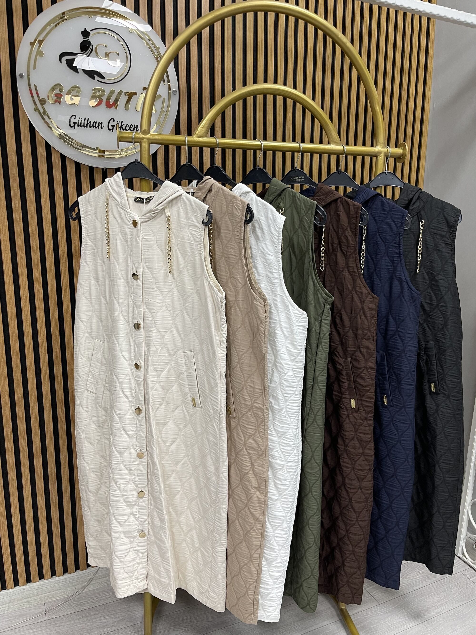 Ayşe Akay Kapüşon Kapitone Yelek