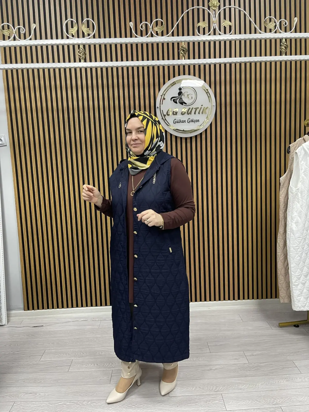 Ayşe Akay Kapüşon Kapitone Yelek
