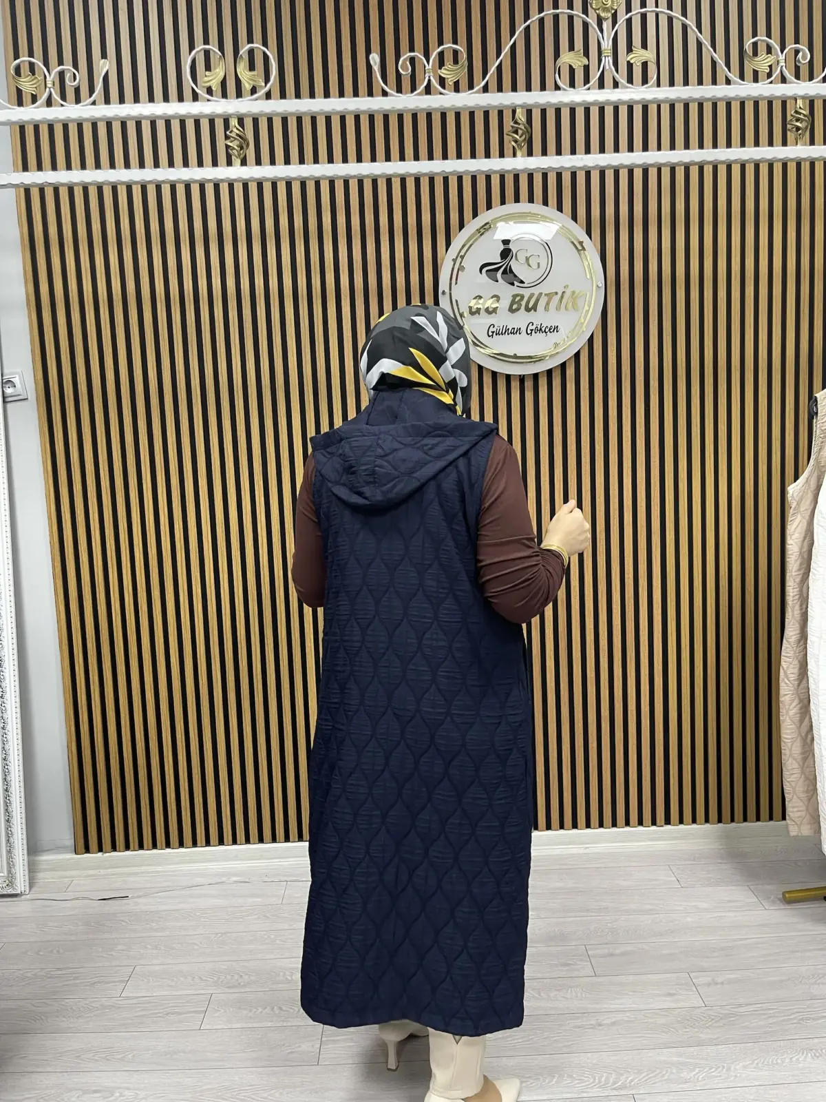 Ayşe Akay Kapüşon Kapitone Yelek