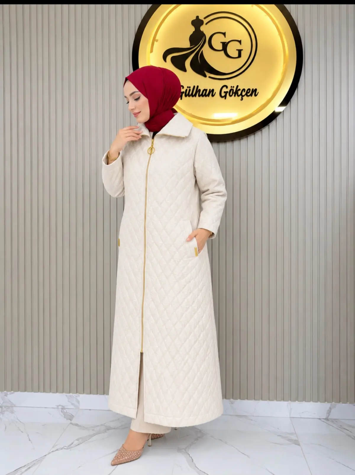 AYŞE AKAY FERMUARLI KAPİTONE KAP