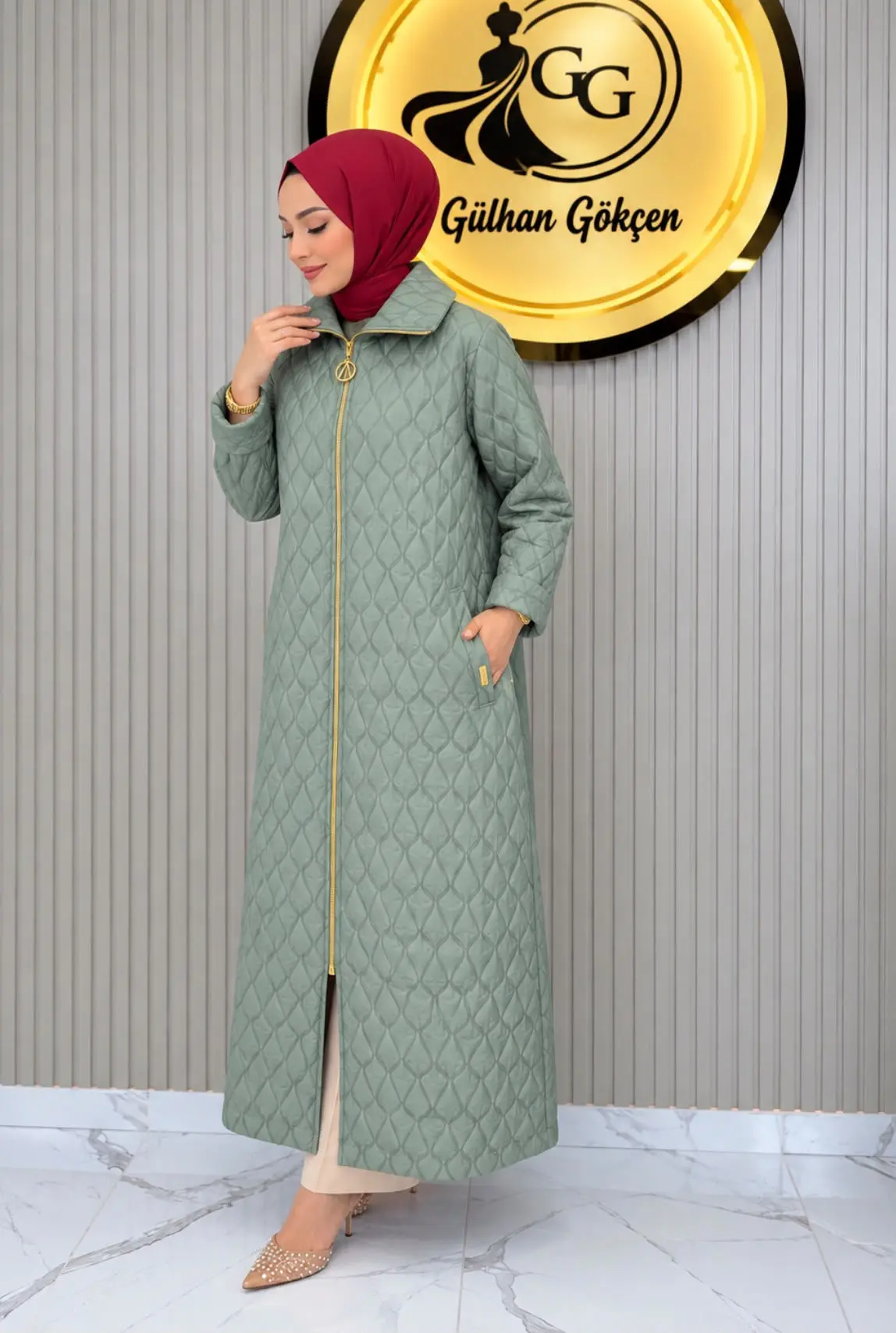 AYŞE AKAY FERMUARLI KAPİTONE KAP