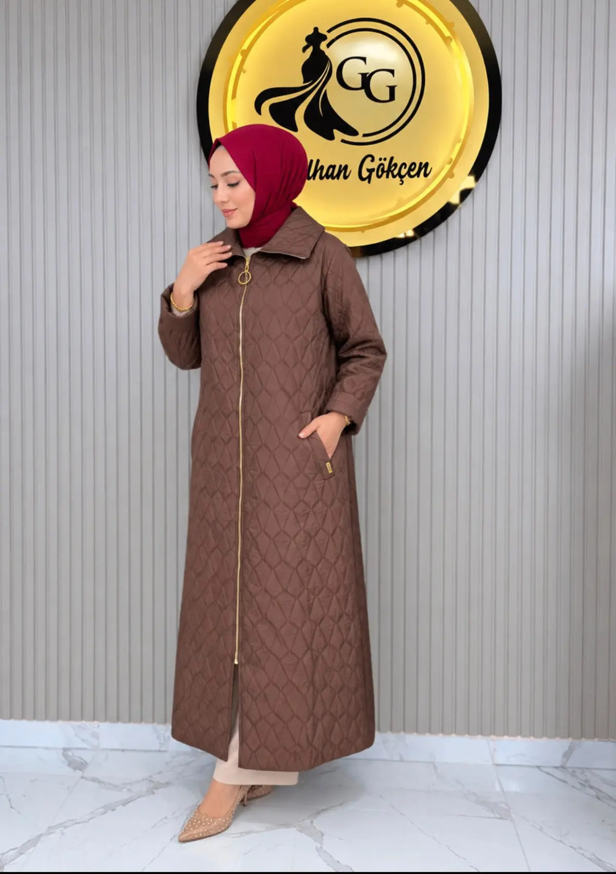 AYŞE AKAY FERMUARLI KAPİTONE KAP